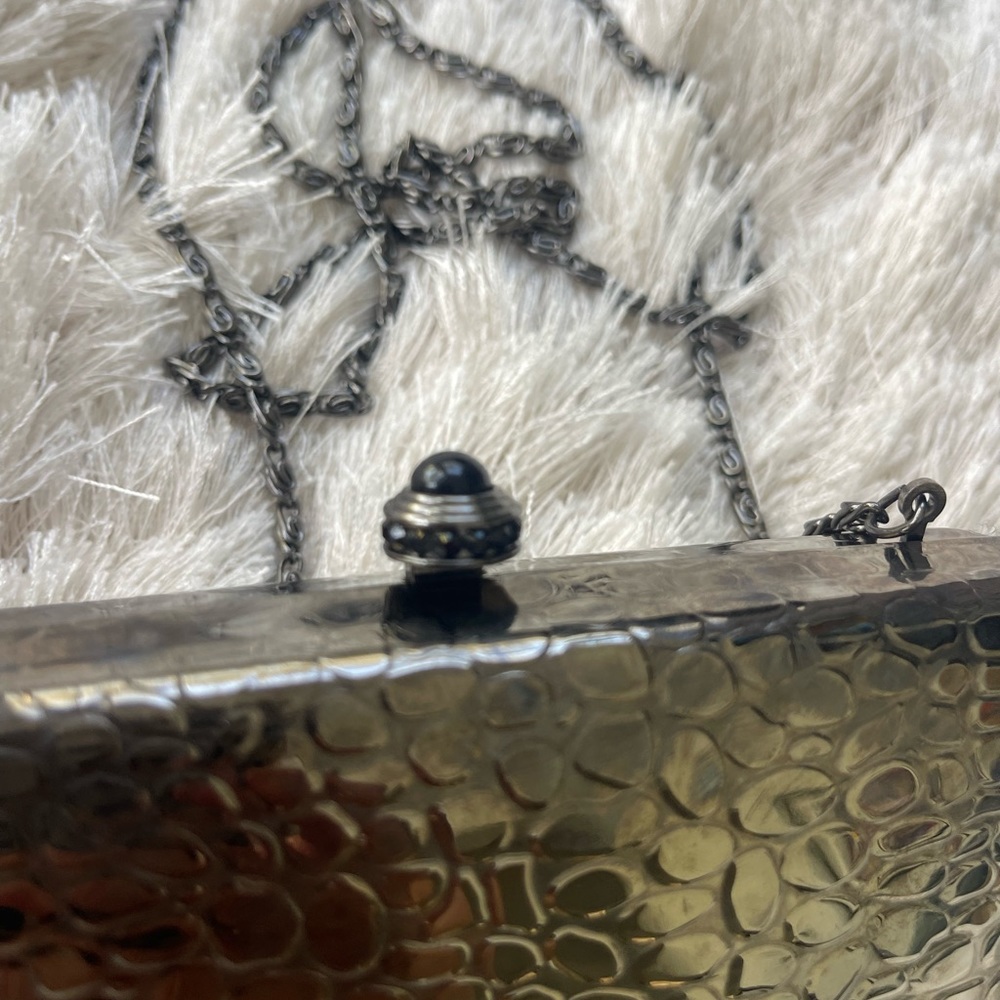 BCBG cute little evening purse .  In perfect condition.  Silver - Picture 4 of 6